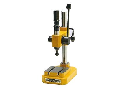 Automatische Stanzmaschine, Kleinesmodell - Standard Bild - 3