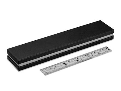 Armbandbox, Schwarzer Karton Mit Silberner Metallband - Standard Bild - 4