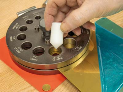 Set Mit 14 Ausstechern Auf Sockel, Runde Form Von 3 Bis 25 MM - Standard Bild - 6