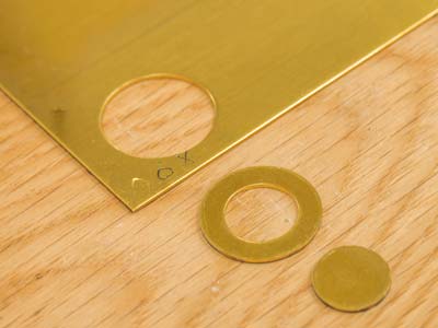 Set Mit 14 Ausstechern Auf Sockel, Runde Form Von 3 Bis 25 MM - Standard Bild - 10