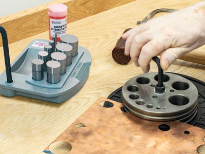 Satz Von 10 Stanzwerkzeuge Auf Sockel, Runde Form Von 3 Bis 32 Mm, Durston - Standard Bild - 3