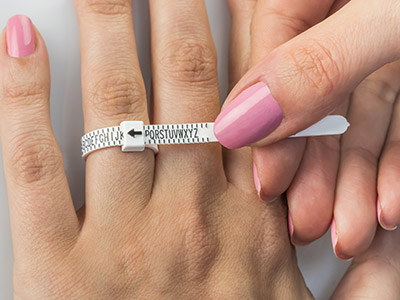Ring Sizer Aus Kunststoff, Mehrfacheinstellbar, Englische Größen, 10e R Pack - Standard Bild - 5